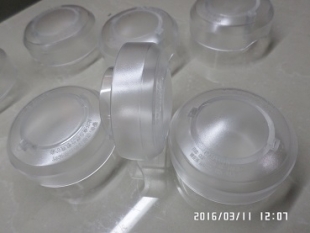 Transparent plastic plug